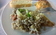 Перлотто со шпинатом и орехами