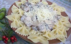 Паста фарфалле с лесными грибами