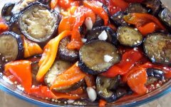 Маринованные баклажаны с болгарским перцем и зеленью