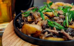 Жаркое из свинины с шампиньонами в духовке