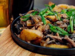Жаркое из свинины с шампиньонами в духовке