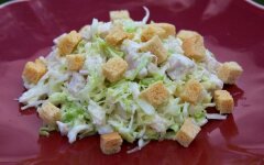 Простой капустный салат с куриным филе