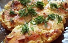 Куриная грудка с чесноком в сливочном соусе