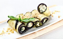 Баклажанные рулетики с сыром, яйцами и чесноком