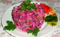 Свекольный салат «Виолетта» с солеными огурцами