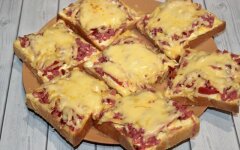 Горячие бутерброды с сыром, колбасой и болгарским перцем