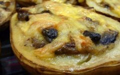 Жюльен с грибами в картофельной кокотнице