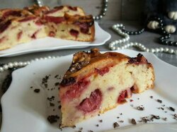 Клубничная шарлотка с манкой