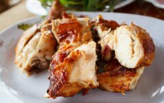 Запеченное филе курицы с чесноком и специями