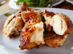 Запеченное филе курицы с чесноком и специями