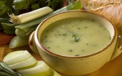 Луковый суп-пюре с чесночными гренками