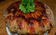 Трехслойный мясной пирог в беконе