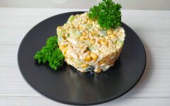 Салат Прованс с колбасным сыром и кукурузой