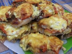 Французские отбивные из свинины с грибами в духовке