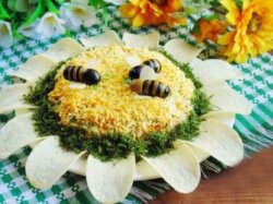 Салат «Подсолнух» с ананасами и шампиньонами