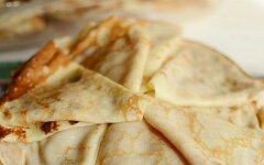 Блинчики с куриным фаршем на сковороде
