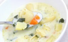 Сырно-молочный суп с макаронами и овощами