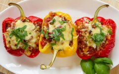 Фаршированные лодочки из сладкого перца в духовке