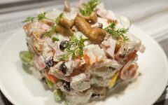 Пикантный салат «Изюминка» с ананасом и грибами