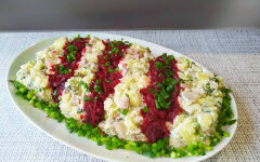 Салат со свеклой, сельдью и картофелем