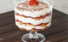 Клубничный тирамису-трайфл на десерт