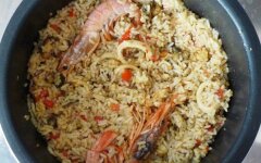 Паэлья с морепродуктами и вином в мультиварке