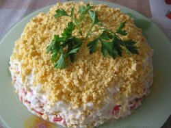 Салат «Женская слабость» с крабовыми палочками и кукурузой