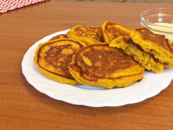 Тыквенные оладьи на йогурте с пряностями