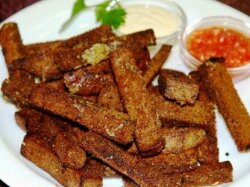 Ржаные сухарики с солью в духовке