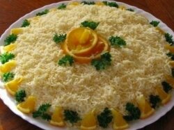 Салат с куриным филе, грибами и морковью по-корейски