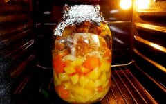 Курица в банке с болгарским перцем и помидорами