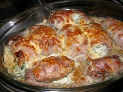 Фаршированные куриные рулетики в духовке