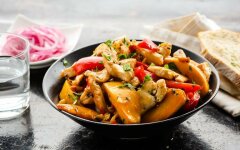 Соте с курицей и зеленью в духовке