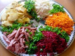 Салат «Козел в огороде» с чипсами и кукурузой