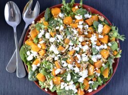 Салат из тыквы с вареными яйцами и чесноком