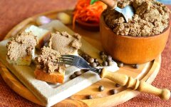 Паштет из гусиной печени с коньяком на свином сале