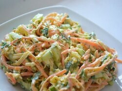 Салат с морковью, курицей и сыром