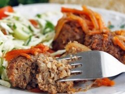 Тефтели с гречневой крупой в томатном соусе