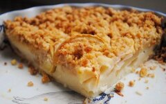 Яблочный пирог со штрейзелем в духовке