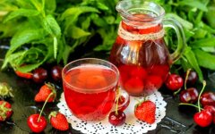 Компот из клубники и черешни с лимонной кислотой