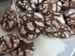 Шоколадно-ванильное печенье с трещинками