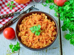 Тушеная капуста со свининой и рисом в мультиварке