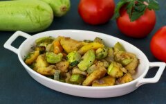 Рагу из кабачков с картофелем, помидорами и болгарским перцем