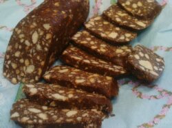 Сладкая колбаска на сливках с орехами