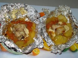 Узелки из фольги с мясом и сыром