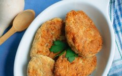 Котлеты из окуня с чесноком в духовке