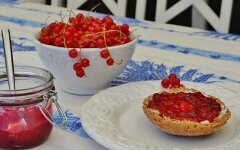 Джем из красной смородины с имбирем и корицей