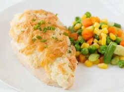 Куриные грудки под сметаной и сыром в духовке