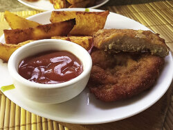 Куриный шницель с запеченным в духовке картофелем