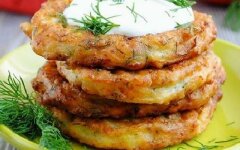 Оладьи из кабачков и мяса с чесноком